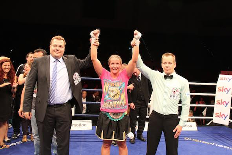 Nikki Adler triumphiert bei Box-Gala in Ludwigsburg