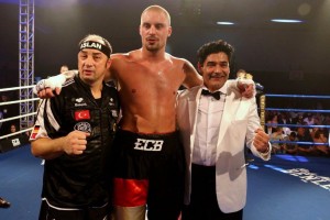 Bülent Başer, Adrian Granat und Erol Ceylan / Foto: EC Boxing
