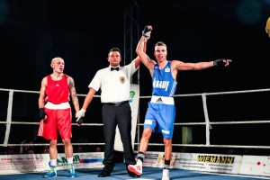 NSV-Boxer Enrico La Cruz (blaues Dress) / Fotograf: Christoph Keil